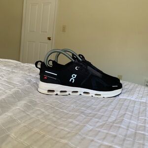 On Running women Black and White Sneakers